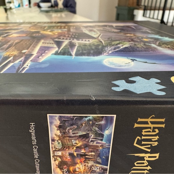 Ravensburger Harry Potter Puzzle - Hogwarts Castle Cutaway 3000 Piece Puzzle NWT - Picture 5 of 5
